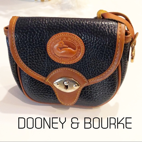 Dooney & Bourke Handbags - DOONEY & BOURKE CROSSBODY BAG